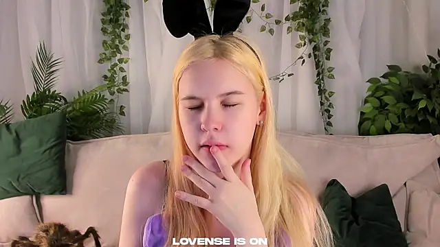 ElizSpieth online show from 10/26/25, 01:33