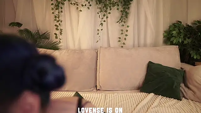 ElizSpieth online show from 12/17/25, 01:11