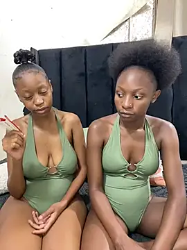 LonelyQueenxx25 online show from 03/04/26, 08:37