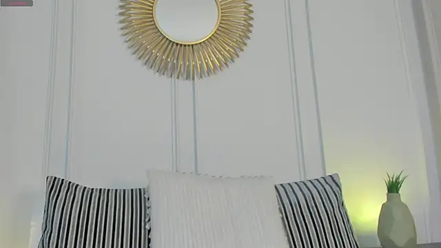 Snapshot of CharlotteBrownn_ chatting on 04/18/26, 12:36 CharlotteBrownn online show from 04/18/26, 12:36