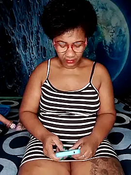 Snapshot of analgetica chatting on 10/28/25, 11:14 analgetica online show from 10/28/25, 11:14