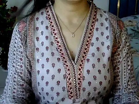 Snapshot of Rumi_cute chatting on 04/22/26, 03:24 Rumi cute online show from 04/22/26, 03:24