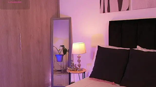 Snapshot of izzyvega__ chatting on 03/07/26, 02:30 izzyvega online show from 03/07/26, 02:30