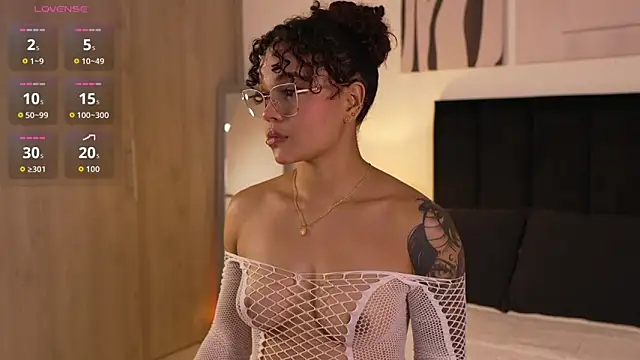 Snapshot of izzyvega__ chatting on 04/09/26, 11:21 izzyvega online show from 04/09/26, 11:21