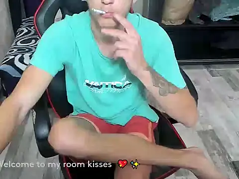 HugeDickFuck online show from 10/28/25, 09:17