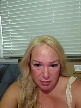 Snapshot of Sugarloveless chatting on 09/28/25, 12:16 Sugarloveless online show from 09/28/25, 12:16