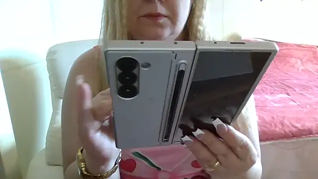 Snapshot of arianamodel4you chatting on 04/13/26, 09:59 arianamodel4you online show from 04/13/26, 09:59