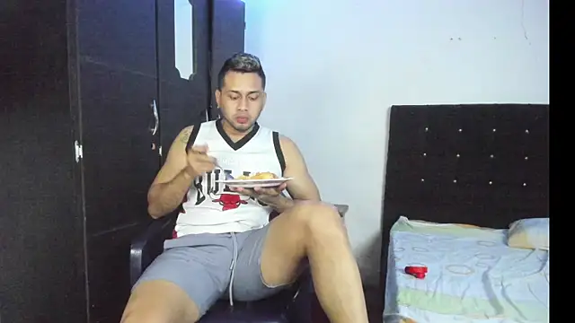 Snapshot of Ryan_xc1 chatting on 09/28/25, 02:17 Ryan xc1 online show from 09/28/25, 02:17