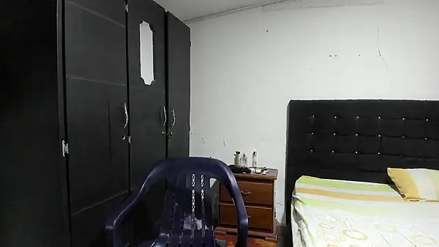 Snapshot of Ryan_xc1 chatting on 10/12/25, 04:11 Ryan xc1 online show from 10/12/25, 04:11