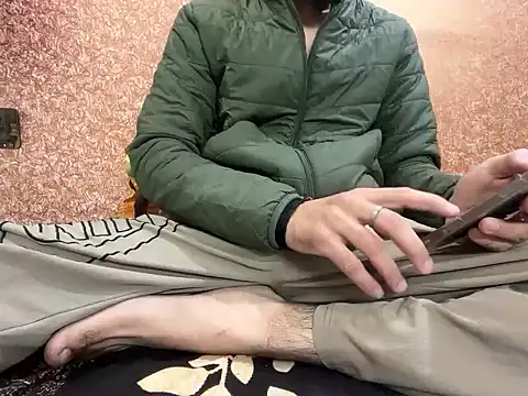 Snapshot of coupleyug chatting on 01/18/26, 11:14 coupleyug online show from 01/18/26, 11:14