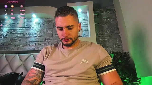 Snapshot of dominic_de_luca chatting on 10/06/25, 03:04 dominic de luca online show from 10/06/25, 03:04