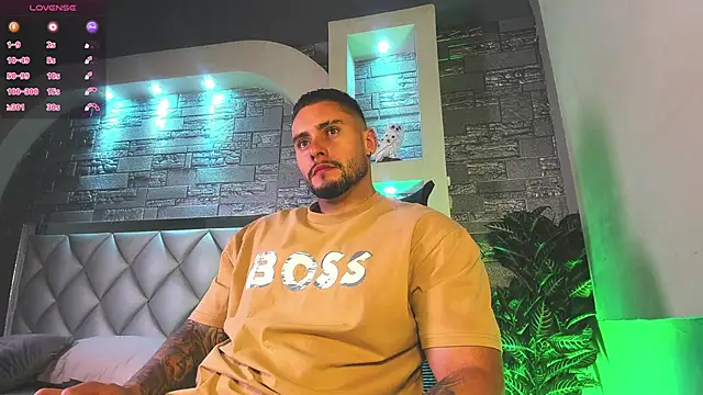 Snapshot of dominic_de_luca chatting on 10/11/25, 03:28 dominic de luca online show from 10/11/25, 03:28