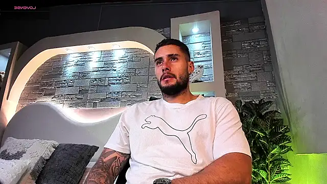 Snapshot of dominic_de_luca chatting on 11/11/25, 10:54 dominic de luca online show from 11/11/25, 10:54