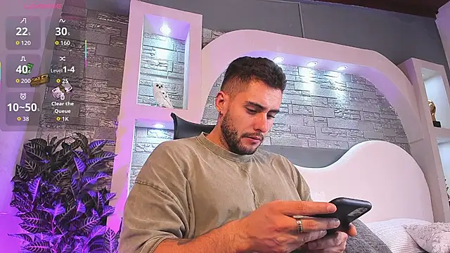 Snapshot of dominic_de_luca chatting on 12/02/25, 03:34 dominic de luca online show from 12/02/25, 03:34