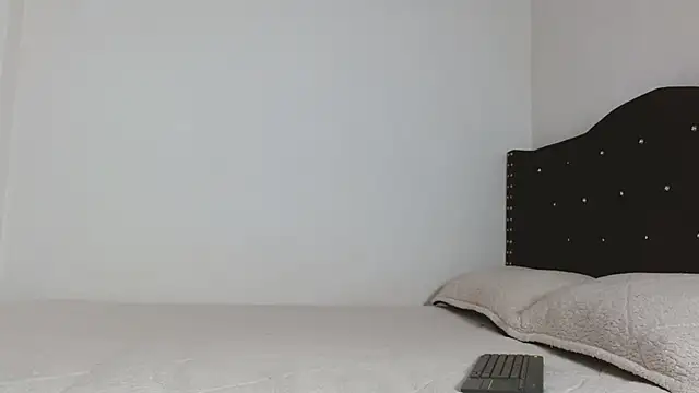 Snapshot of SamyRoss chatting on 09/30/25, 10:04 SamyRoss online show from 09/30/25, 10:04