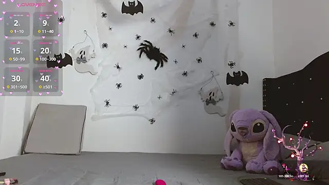 Snapshot of SamyRoss chatting on 10/22/25, 12:44 SamyRoss online show from 10/22/25, 12:44