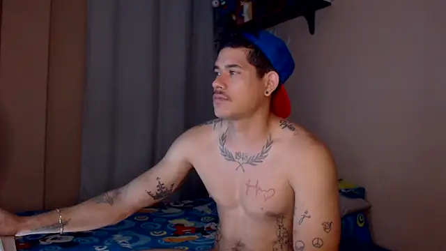 Snapshot of Jffer_sLHom chatting on 04/15/26, 03:02 Jffer sLHom online show from 04/15/26, 03:02