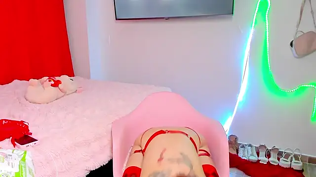 Snapshot of larsonbeverly chatting on 10/24/25, 11:12 larsonbeverly online show from 10/24/25, 11:12