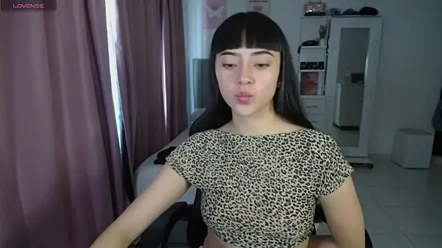 Snapshot of violetta_blackk chatting on 03/20/26, 05:51 violetta blackk online show from 03/20/26, 05:51