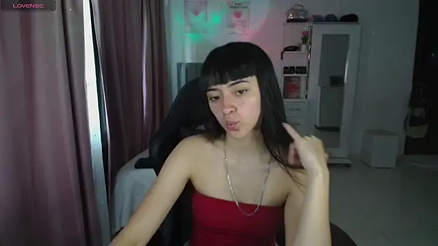 Snapshot of violetta_blackk chatting on 04/28/26, 05:18 violetta blackk online show from 04/28/26, 05:18