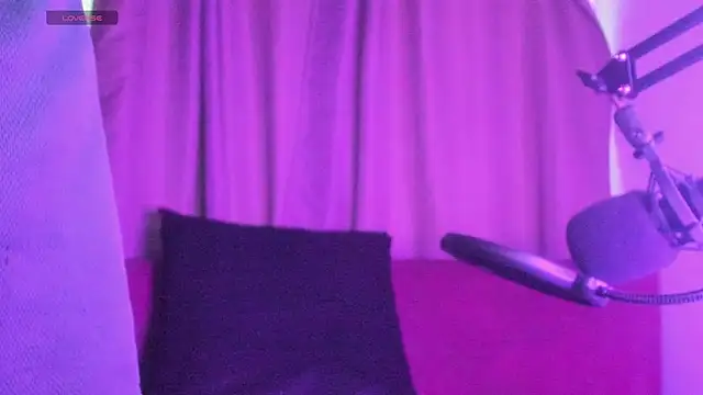 Snapshot of elfernh chatting on 09/27/25, 08:03 elfernh online show from 09/27/25, 08:03