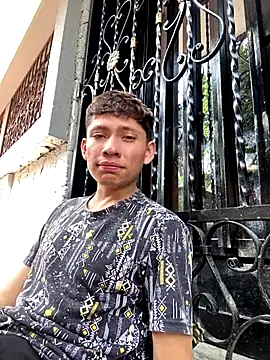 Snapshot of elfernh chatting on 10/16/25, 02:18 elfernh online show from 10/16/25, 02:18