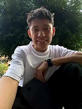 Snapshot of elfernh chatting on 10/25/25, 10:48 elfernh online show from 10/25/25, 10:48