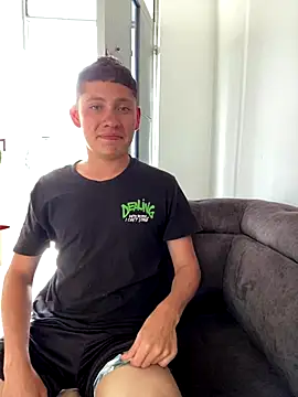 Snapshot of elfernh chatting on 12/18/25, 06:47 elfernh online show from 12/18/25, 06:47