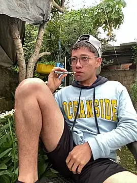 Snapshot of elfernh chatting on 02/15/26, 10:17 elfernh online show from 02/15/26, 10:17