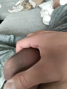 Snapshot of hansvonerotic1 chatting on 10/12/25, 01:21 hansvonerotic1 online show from 10/12/25, 01:21