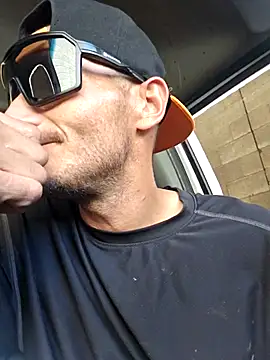 Snapshot of Romance32 chatting on 10/19/25, 08:20 Romance32 online show from 10/19/25, 08:20