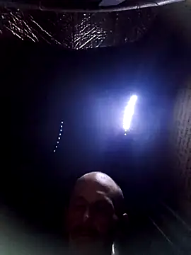 Snapshot of Romance32 chatting on 10/24/25, 07:38 Romance32 online show from 10/24/25, 07:38