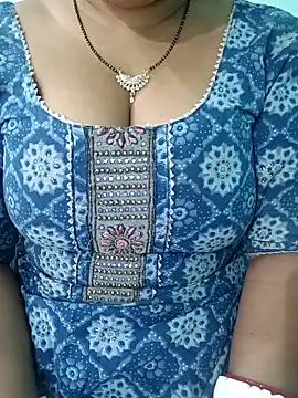 Snapshot of Anjali-bhabhi chatting on 10/26/25, 06:08 Anjali-bhabhi online show from 10/26/25, 06:08