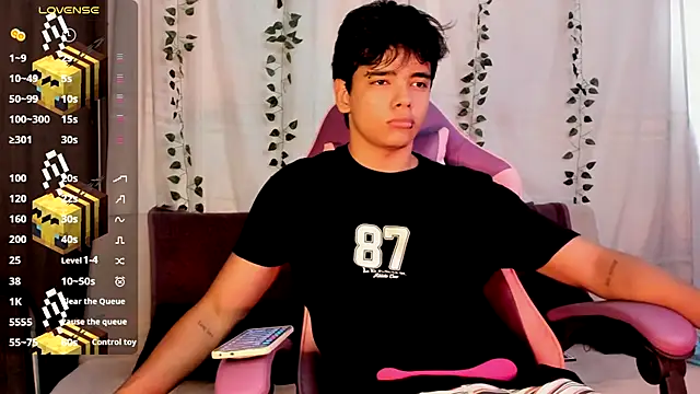 Snapshot of an_drew18 chatting on 09/28/25, 02:00 an drew18 online show from 09/28/25, 02:00