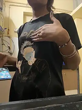 Snapshot of tanisha-2005 chatting on 09/14/25, 05:01 tanisha-2005 online show from 09/14/25, 05:01