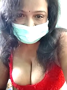 misspriya03 online show from 10/15/25, 08:14