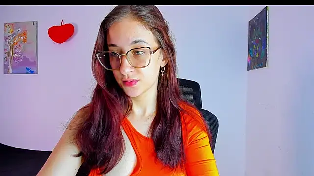 Snapshot of Laura_Ivy chatting on 06/26/26, 01:04 Laura Ivy online show from 06/26/26, 01:04