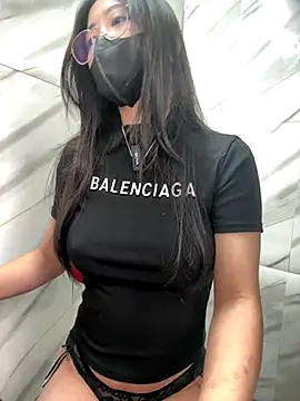 Snapshot of Voyerra_g chatting on 11/30/25, 03:21 Voyerra g online show from 11/30/25, 03:21