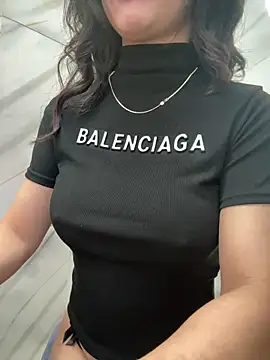 Snapshot of Voyerra_g chatting on 12/05/25, 02:47 Voyerra g online show from 12/05/25, 02:47