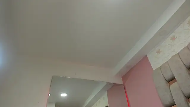 Snapshot of cloe_spencerr chatting on 10/31/25, 12:50 cloe spencerr online show from 10/31/25, 12:50