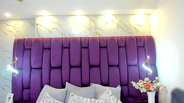 Snapshot of cloe_spencerr chatting on 11/07/25, 05:13 cloe spencerr online show from 11/07/25, 05:13