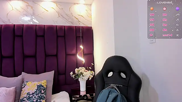 Snapshot of cloe_spencerr chatting on 11/20/25, 05:12 cloe spencerr online show from 11/20/25, 05:12