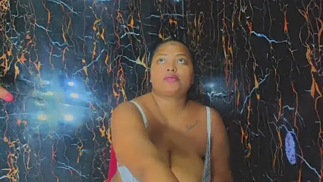 Snapshot of Cristal_hott1 chatting on 03/20/26, 12:43 Cristal hott1 online show from 03/20/26, 12:43