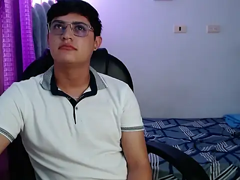 Snapshot of yesitwink_ chatting on 10/23/25, 08:40 yesitwink  online show from 10/23/25, 08:40