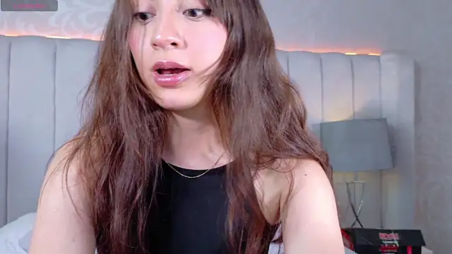 Snapshot of LuluBeerry chatting on 10/02/25, 06:37 LuluBeerry online show from 10/02/25, 06:37