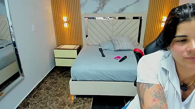 KAROLLJONES1 online show from 04/07/26, 07:36