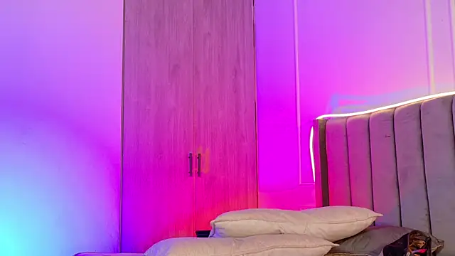 Snapshot of Ice_Princess_ chatting on 03/28/26, 12:05 Ice Princess online show from 03/28/26, 12:05