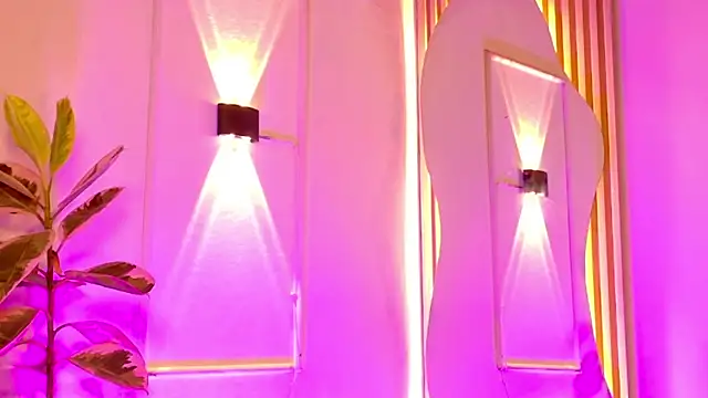 Snapshot of Ice_Princess_ chatting on 04/15/26, 06:31 Ice Princess online show from 04/15/26, 06:31