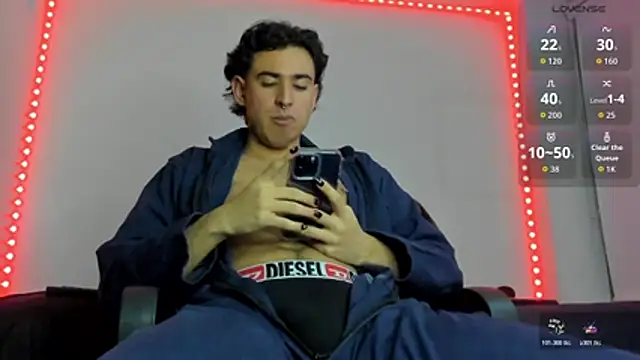 Snapshot of Alexxx_savage chatting on 10/30/25, 04:36 Alexxx savage online show from 10/30/25, 04:36