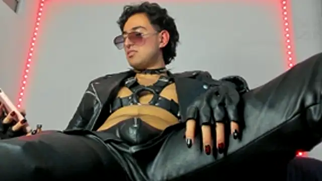 Snapshot of Alexxx_savage chatting on 11/05/25, 04:23 Alexxx savage online show from 11/05/25, 04:23